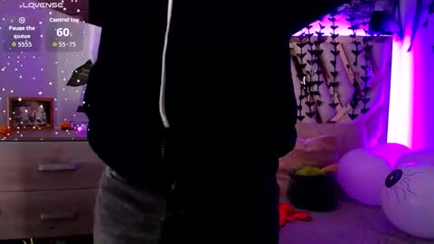 Alex   .    online show from 10.19.25