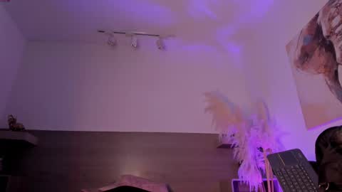 Nyx Shadow online show from 10.06.25