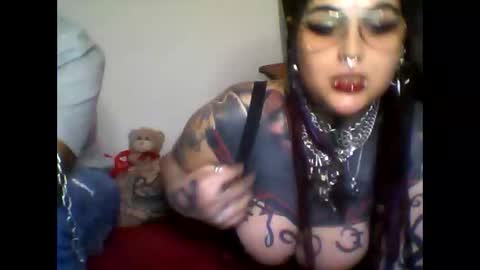 Snapshot of nyxvelon chatting on 10.18.25 Domina Nyx online show from 10.18.25