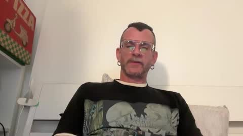 Snapshot of o_johnny_deep_o chatting on 02.22.26 Jonathan Deep online show from 02.22.26