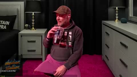 Snapshot of obsidian_stallion chatting on 11.10.25 Obsidian stallion online show from 11.10.25