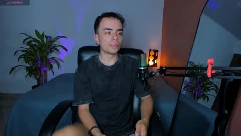 Snapshot of obzidyan chatting on 10.22.25 Obzidyan online show from 10.22.25