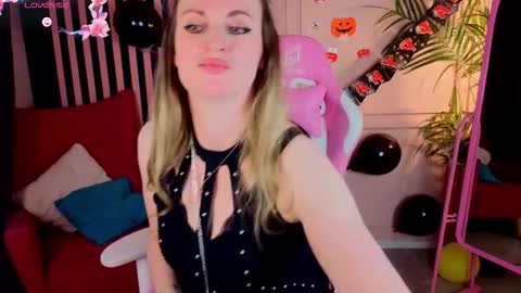 Snapshot of ocean_pleasure chatting on 10.22.25 Lana online show from 10.22.25