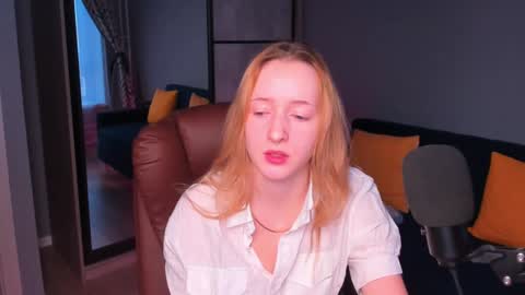 Snapshot of oddlyfamiliar chatting on 12.16.24 Call me Bee online show from 12.16.24