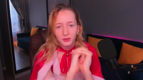Snapshot of oddlyfamiliar chatting on 12.25.24 Call me Bee online show from 12.25.24
