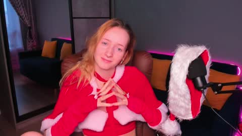 Snapshot of oddlyfamiliar chatting on 12.25.24 Call me Bee online show from 12.25.24