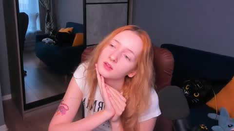 Snapshot of oddlyfamiliar chatting on 02.11.25 Call me Bee online show from 02.11.25