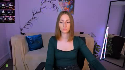 Snapshot of ofelia_peachy chatting on 09.12.25 Ofelia online show from 09.12.25