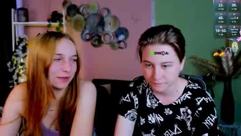 Snapshot of ofelia_peachy chatting on 09.13.25 Ofelia online show from 09.13.25
