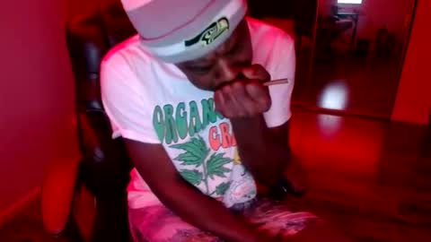 Snapshot of officialmoneyxxx chatting on 02.11.26 Money online show from 02.11.26