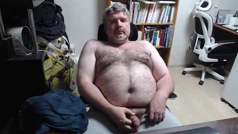 Woman message me men do not make demands and dont ask for pm only ladies. online show from 04.20.26
