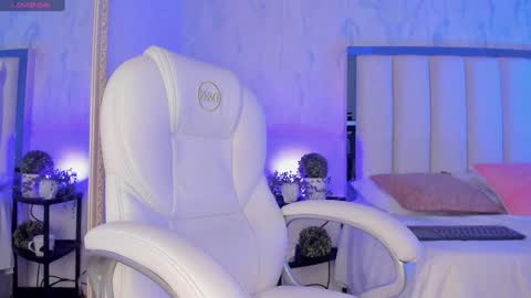 Holly online show from 01.02.25