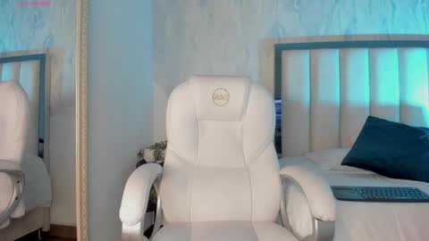 Holly online show from 01.13.25