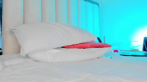 Holly online show from 01.18.25