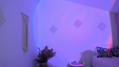 Snapshot of ohanna_ chatting on 12.17.24 ohanna_ online show from 12.17.24