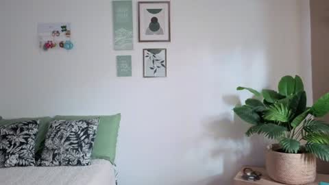 Snapshot of ohanna_ chatting on 10.02.25 ohanna_ online show from 10.02.25