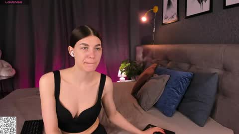 KAYA. online Tu We Th Fr Sa 0100AM - 0800AM Time zone of Germany Munich online show from 04.16.26