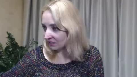 Snapshot of ohsweetmari chatting on 10.30.25 Mari online show from 10.30.25