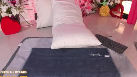 ohyesly_ online show from 02.20.26