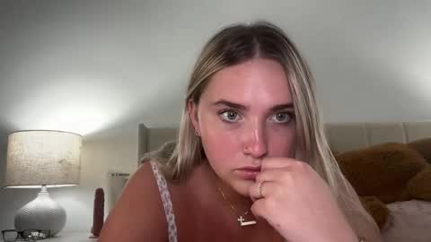 Snapshot of okshay chatting on 09.14.25 Sophie Blake online show from 09.14.25
