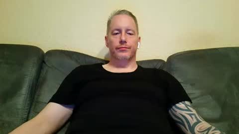 Snapshot of olavdelux chatting on 10.08.25 olavdelux online show from 10.08.25