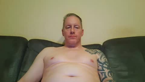 Snapshot of olavdelux chatting on 10.17.25 olavdelux online show from 10.17.25