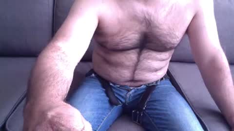 Snapshot of oldjeremy chatting on 03.04.25 oldjeremy online show from 03.04.25