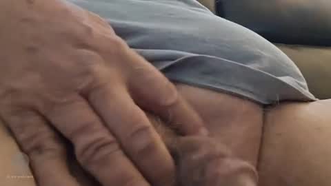 Snapshot of oldmanhorny19 chatting on 03.01.25 oldmanhorny19 online show from 03.01.25