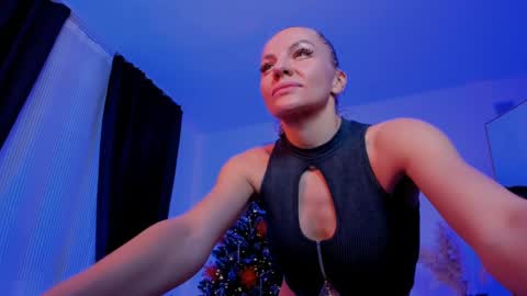 Snapshot of oliva_candy chatting on 12.24.24 oliva_candy online show from 12.24.24