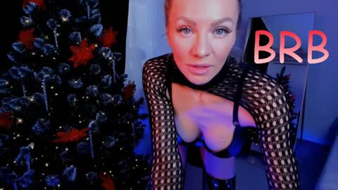 Snapshot of oliva_candy chatting on 12.29.24 oliva_candy online show from 12.29.24