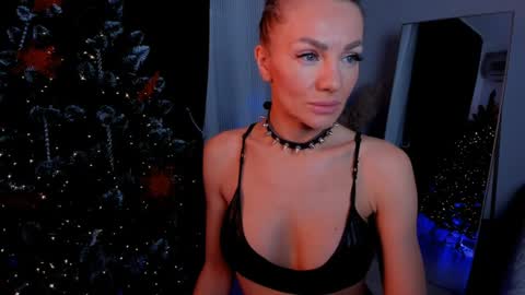 Snapshot of oliva_candy chatting on 01.04.25 oliva_candy online show from 01.04.25
