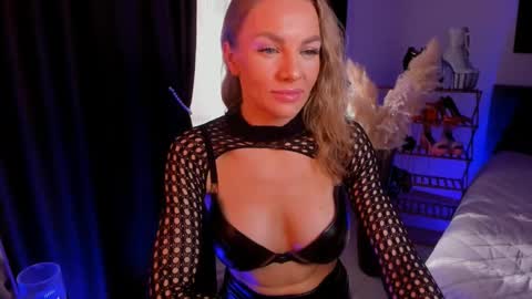 Snapshot of oliva_candy chatting on 02.25.25 oliva_candy online show from 02.25.25