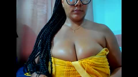 Snapshot of olivahot30 chatting on 02.15.25 olivahot30 online show from 02.15.25
