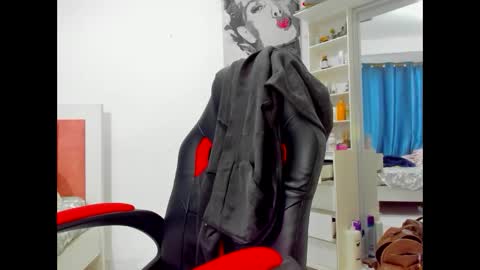 olivahot30 online show from 10.14.25