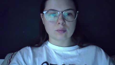 Snapshot of olivepeach chatting on 06.27.26 Oil online show from 06.27.26