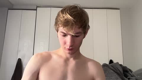 Snapshot of oliver_beck chatting on 12.08.24 Oliver Beck online show from 12.08.24