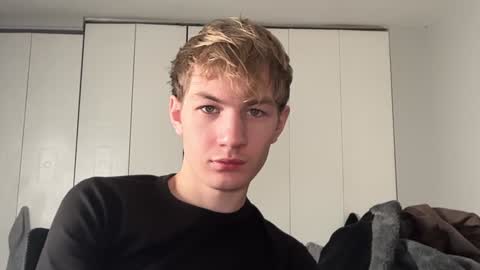 Snapshot of oliver_beck chatting on 12.17.24 Oliver Beck online show from 12.17.24