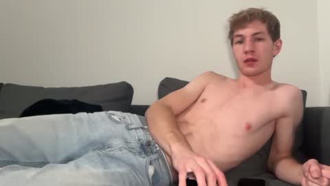 Snapshot of oliver_beck chatting on 01.26.25 Oliver Beck online show from 01.26.25