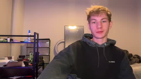 Snapshot of oliver_beck chatting on 01.29.25 Oliver Beck online show from 01.29.25