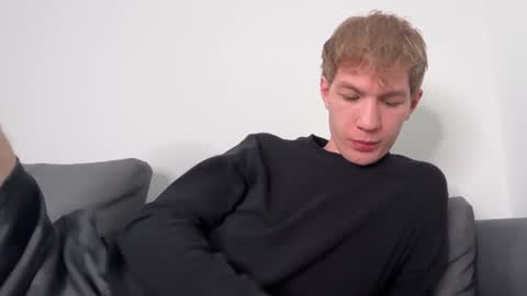 Snapshot of oliver_beck chatting on 01.31.25 Oliver Beck online show from 01.31.25