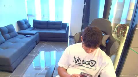 Snapshot of oliver_bray chatting on 03.14.26 Oliver bray online show from 03.14.26