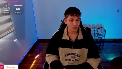 Snapshot of oliver_kyy chatting on 09.11.25 oliveeer online show from 09.11.25