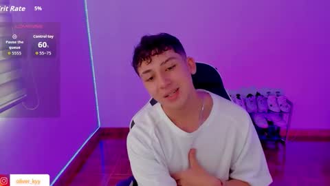 Snapshot of oliver_kyy chatting on 09.24.25 oliveeer online show from 09.24.25