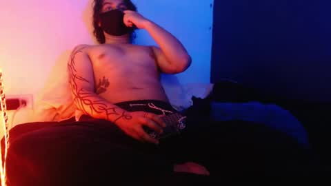 oliver_laid_2023 online show from 12.31.24