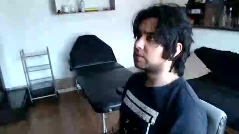 oliver_laid_2023 online show from 10.21.25