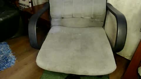 oliver_laid_2023 online show from 11.25.25