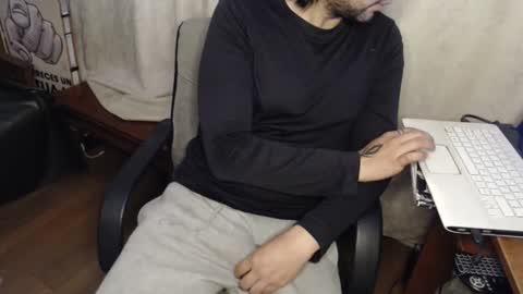 oliver_laid_2023 online show from 11.28.25