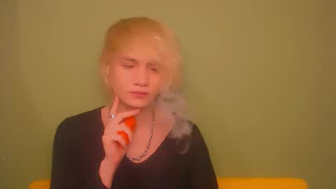 Snapshot of oliver_sweet_ chatting on 12.11.24 Oliver online show from 12.11.24