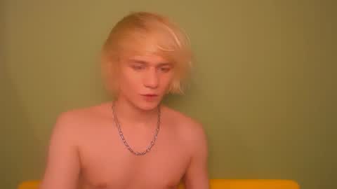 Snapshot of oliver_sweet_ chatting on 12.15.24 Oliver online show from 12.15.24