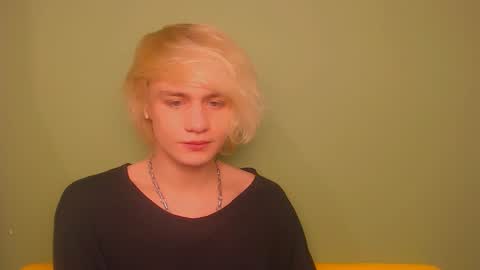 Snapshot of oliver_sweet_ chatting on 12.17.24 Oliver online show from 12.17.24